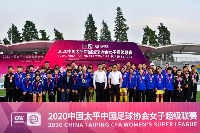 课堂上的小猫：打呼噜的捣蛋鬼让老师无奈
